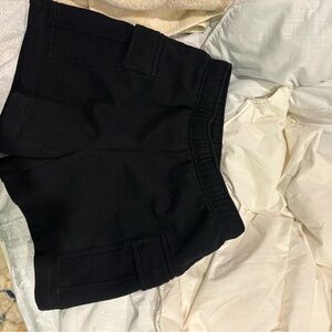 Aritzia TNA Women's Black Cargo Shorts